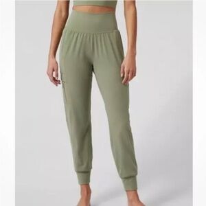 Athleta Salutation Cargo Jogger in Green, Size L TALL